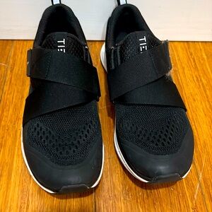 TIEM Athletic Black cycling spin shoe with clip-in capability. Size 7.